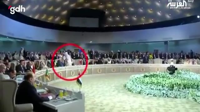 Katar Emiri, Kahire'deki zirvede Arap Birliği'ne tepki gösterdi