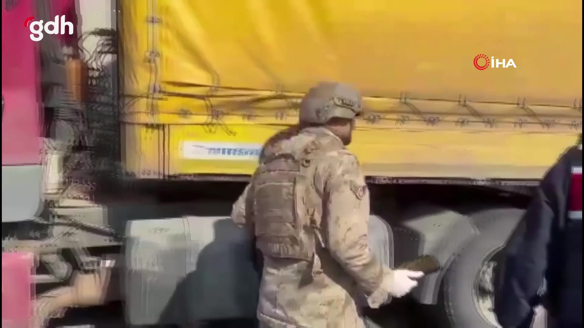 Diyarbakır'da bir tırda 72 kaçak göçmenin yakalandı