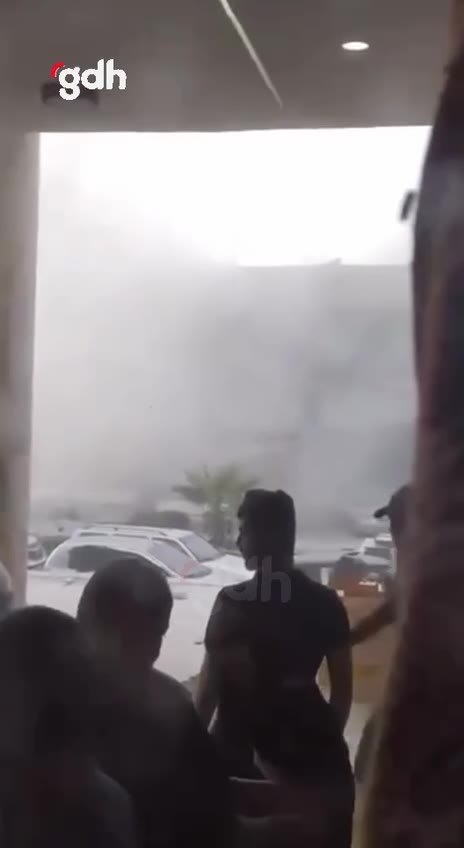 İsrail, Kudüs Hastanesi bahçesini bombaladı!