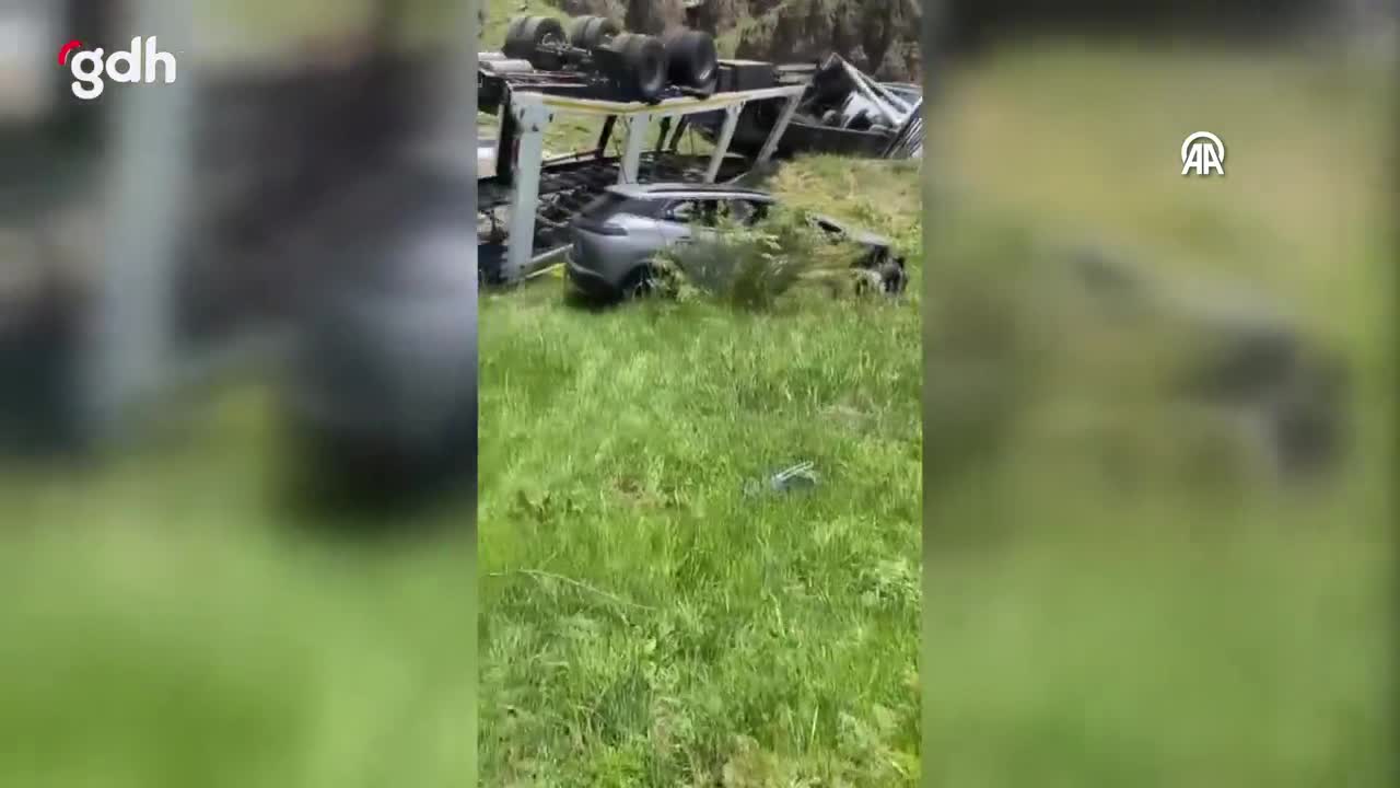 Ağrı'da araç yüklü tır devrildi, sürücü yaralandı