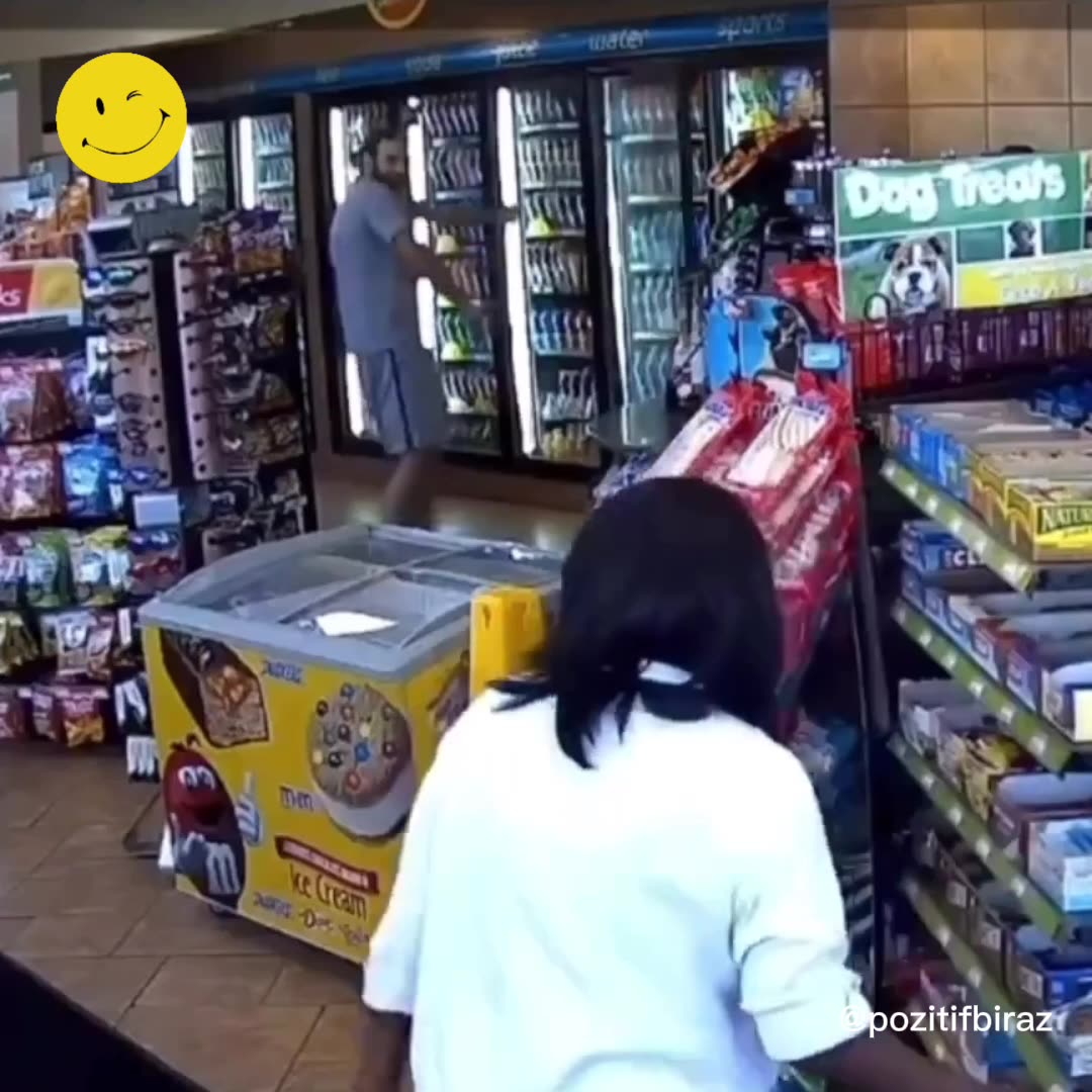 İçeri girerken dans et, beğenirsek 5$ benzin hediye!