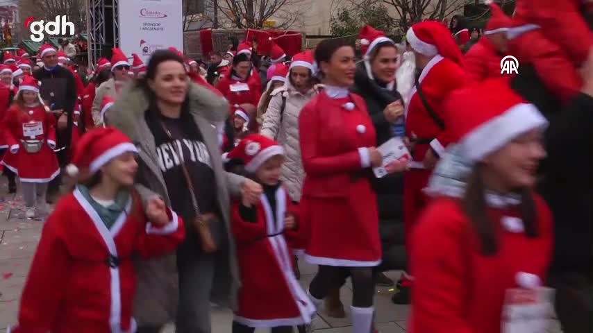 Priştine'de Noel Baba kostümlü koşu: Gelir ihtiyaç sahiplerine!