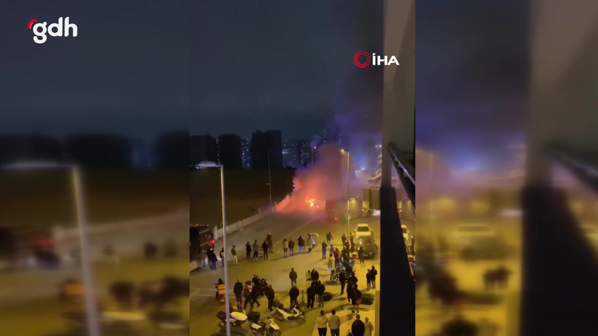 İstanbul'da otomobilde yangın, patlama oldu. İtfaiye müdahale etti