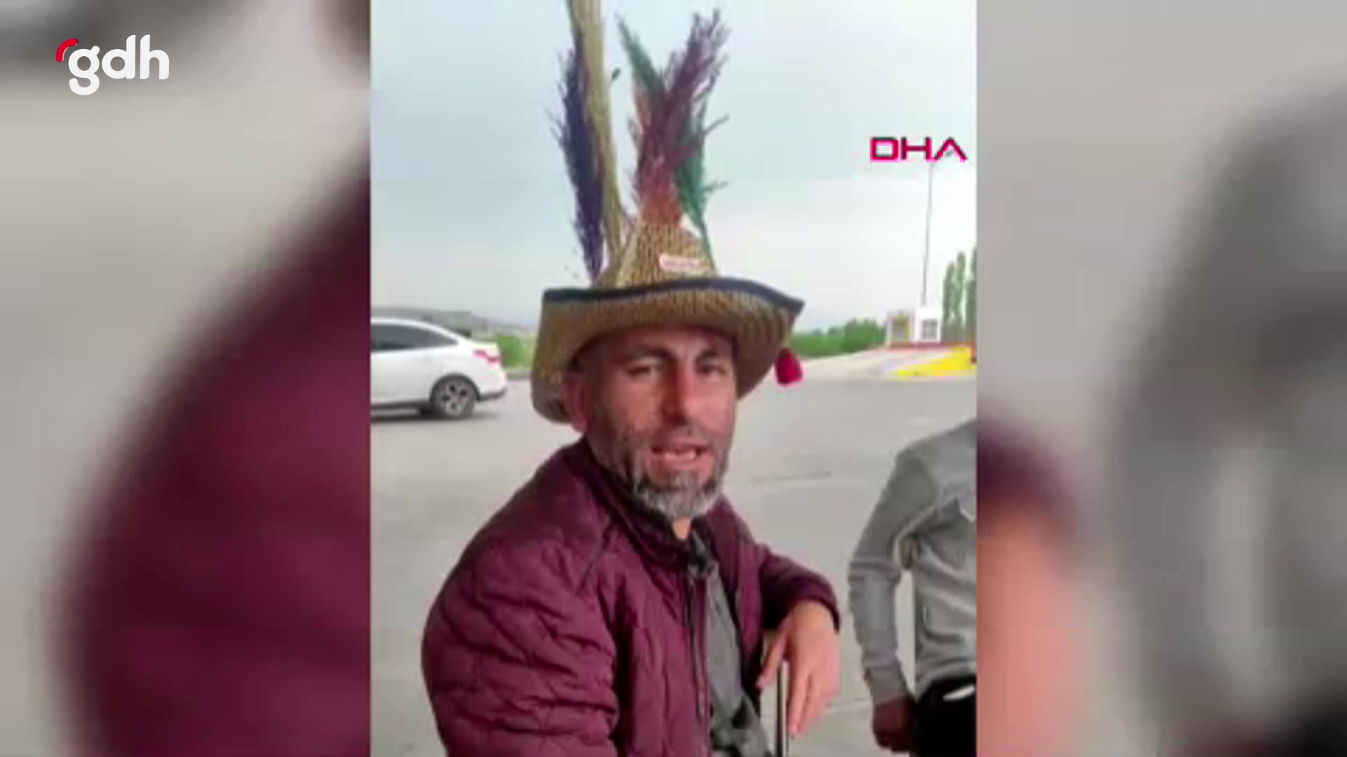 Yürüyerek İstanbul'a giden Neşet Turan'a kamyon çarptı