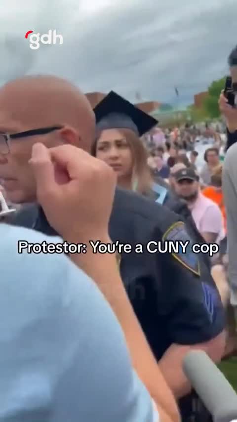CUNY'de polis, Filistin için slogan atan öğrencilere saldırdı
