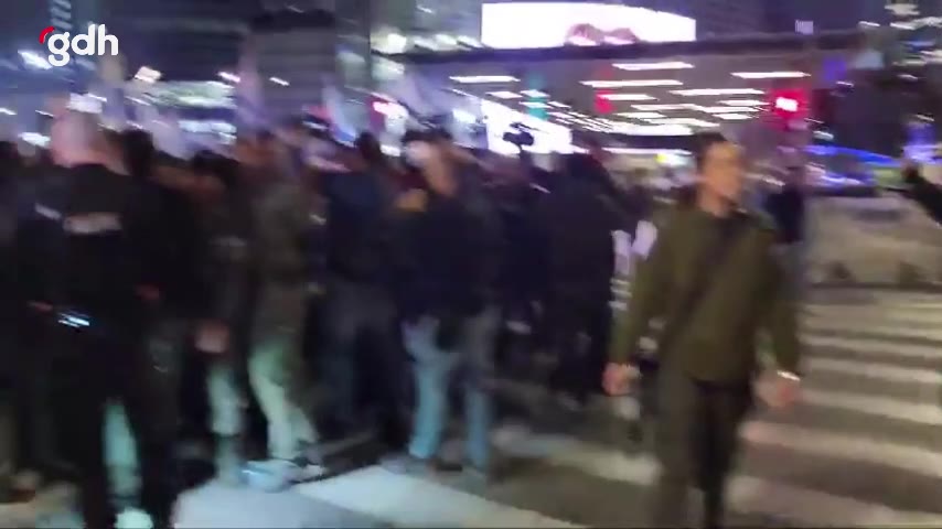 Tel Aviv'de İsrailliler Netanyahu'ya istifa çağrısı yaptı