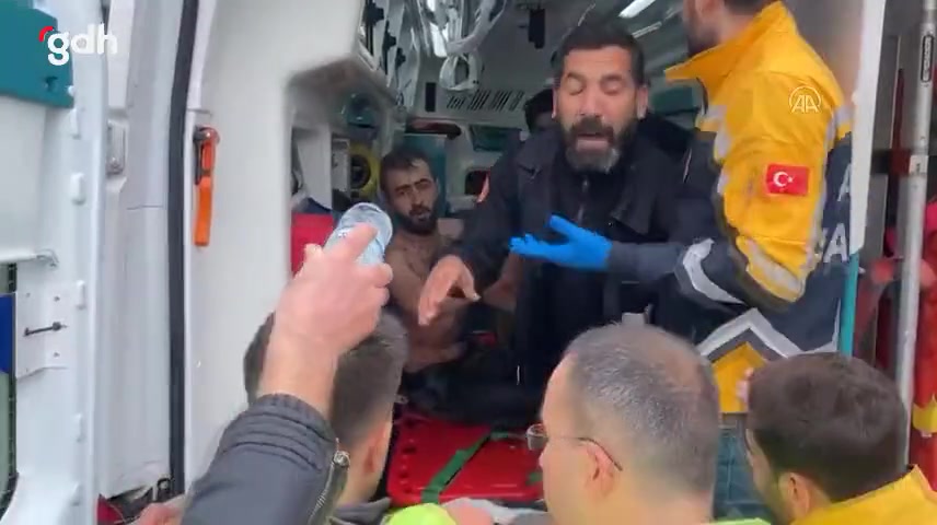 Şanlıurfa'da selde alt geçitte mahsur kalan kişi kurtarıldı