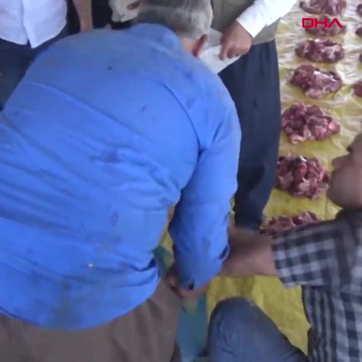 Geçitboyu'nda 3 asırlık gelenek: 1,5 ton et dağıtıldı