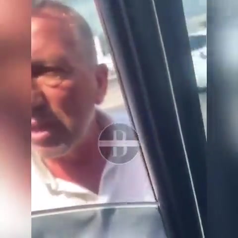 İstanbul'da sürücü, ambulansın önünü kesip tehdit etti