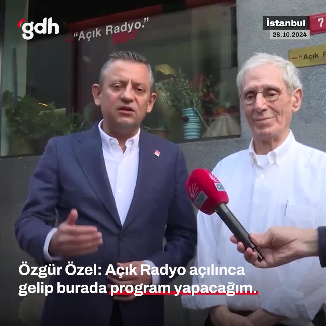 Özgür Özel, kapatılan Açık Radyo'yu ziyaret etti