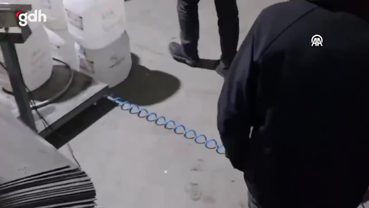 İstanbul'da sahte içki operasyonunda 32 bin litre alkol ele geçirildi