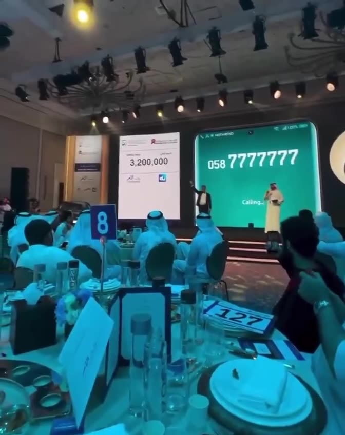 Dubai'de telefon numarası 871.412 dolara açık artırmada satıldı!