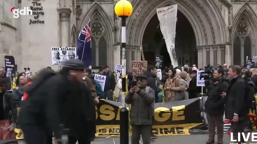 Assange'ın iadesine karşı Londra'da protesto düzenlendi