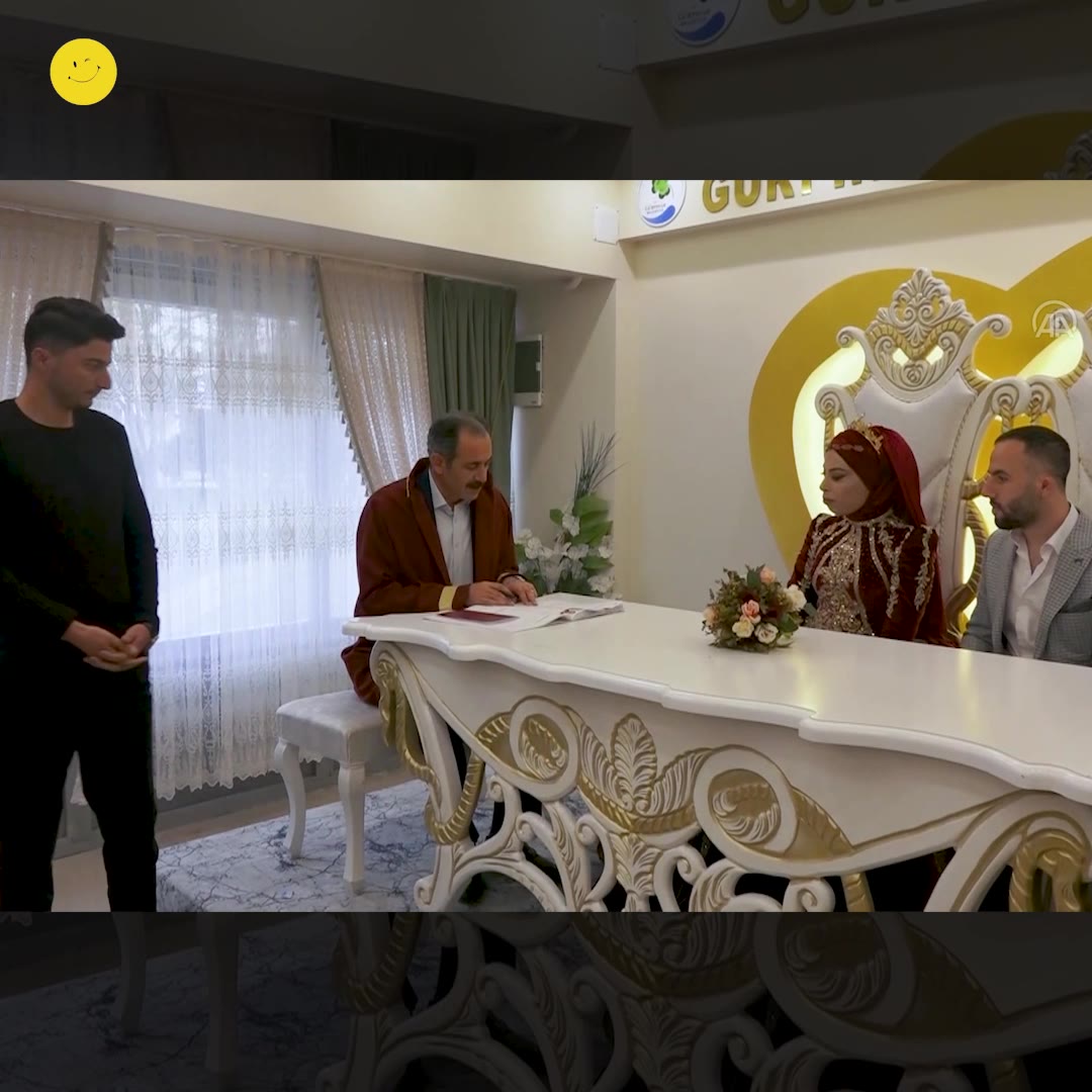 İşitme engelli çift, sosyal medya ile tanışıp evlendi
