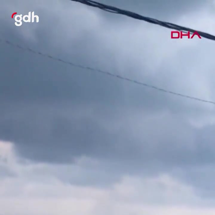 Arnavutköy Karaburun Sahili'nde hortum oluştu, etkisini kaybetti