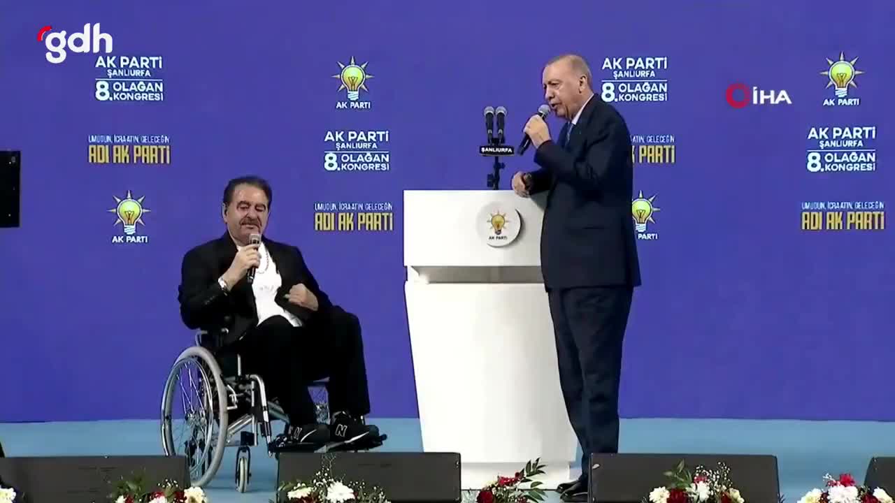 Erdoğan, AK Parti Kongresi'nde İbrahim Tatlıses'le türkü söyledi