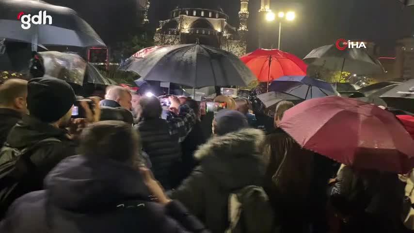 Tiran'da halk, yolsuzlukla suçlanan Başbakan Edi Rama'nın istifasını istedi