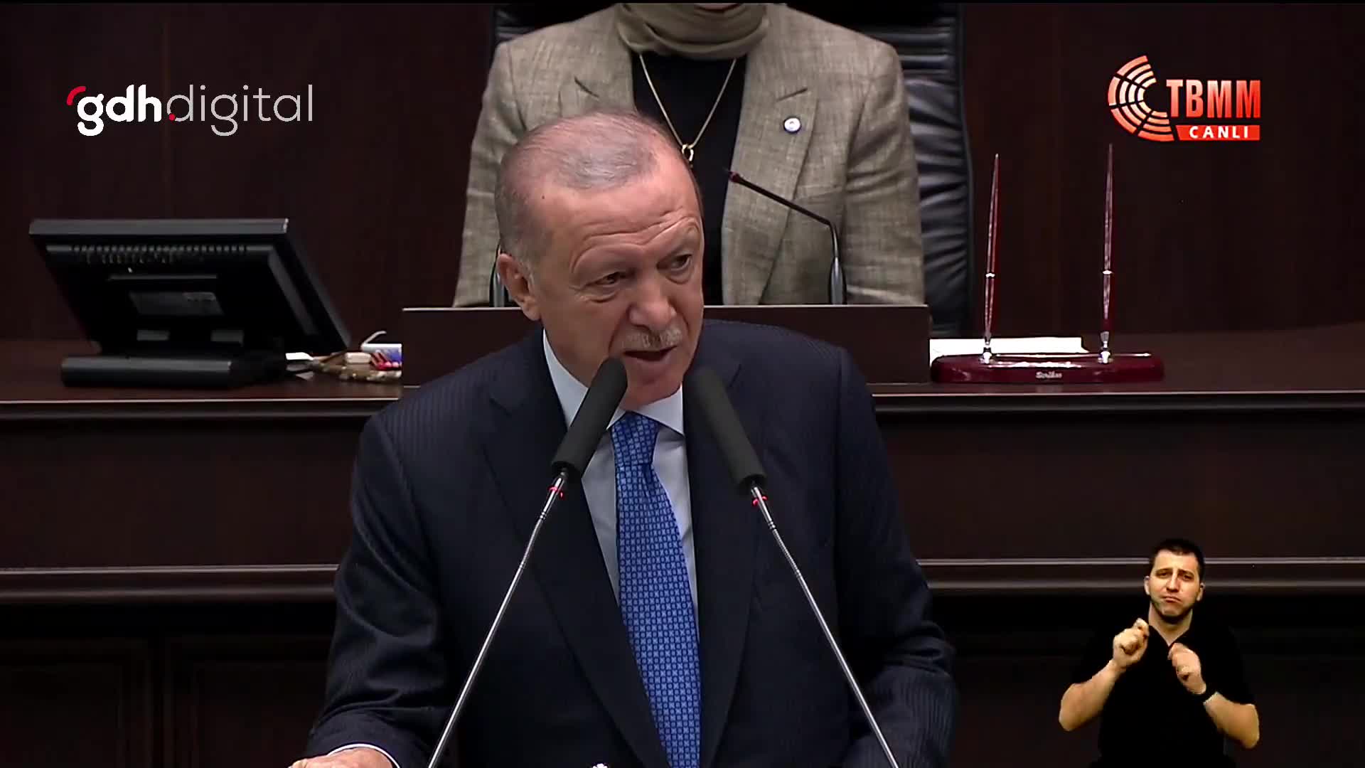 Erdoğan: Başka başıboş köpekleri sahiplenin çağrısı!