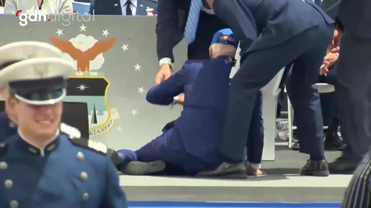 Biden, Hava Kuvvetleri Akademisi mezuniyetinde düştü