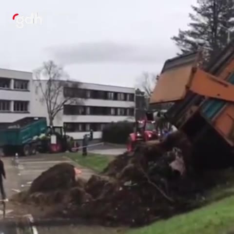 Rennes'de çiftçiler, tarım politikalarına traktörle protesto etti