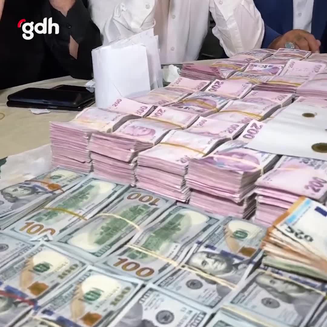 Van'daki aşiret düğününde 2 kilo altın ve 21 milyon TL takı takıldı