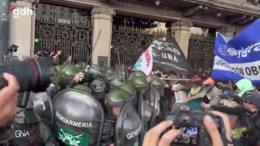 Arjantin'de vatandaşlar Milei'nin politikalarını protesto etti