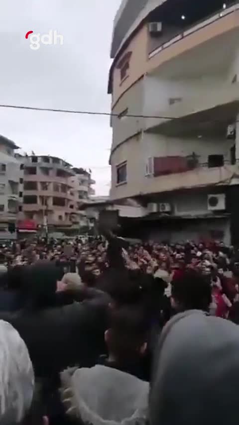 Ceble'de halk, İran'ın mezhep savaşı girişimini protesto etti
