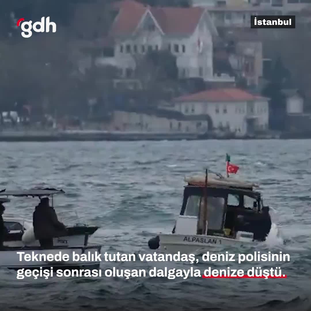 İstanbul Boğazı'nda dalga nedeniyle bir kişi denize düştü