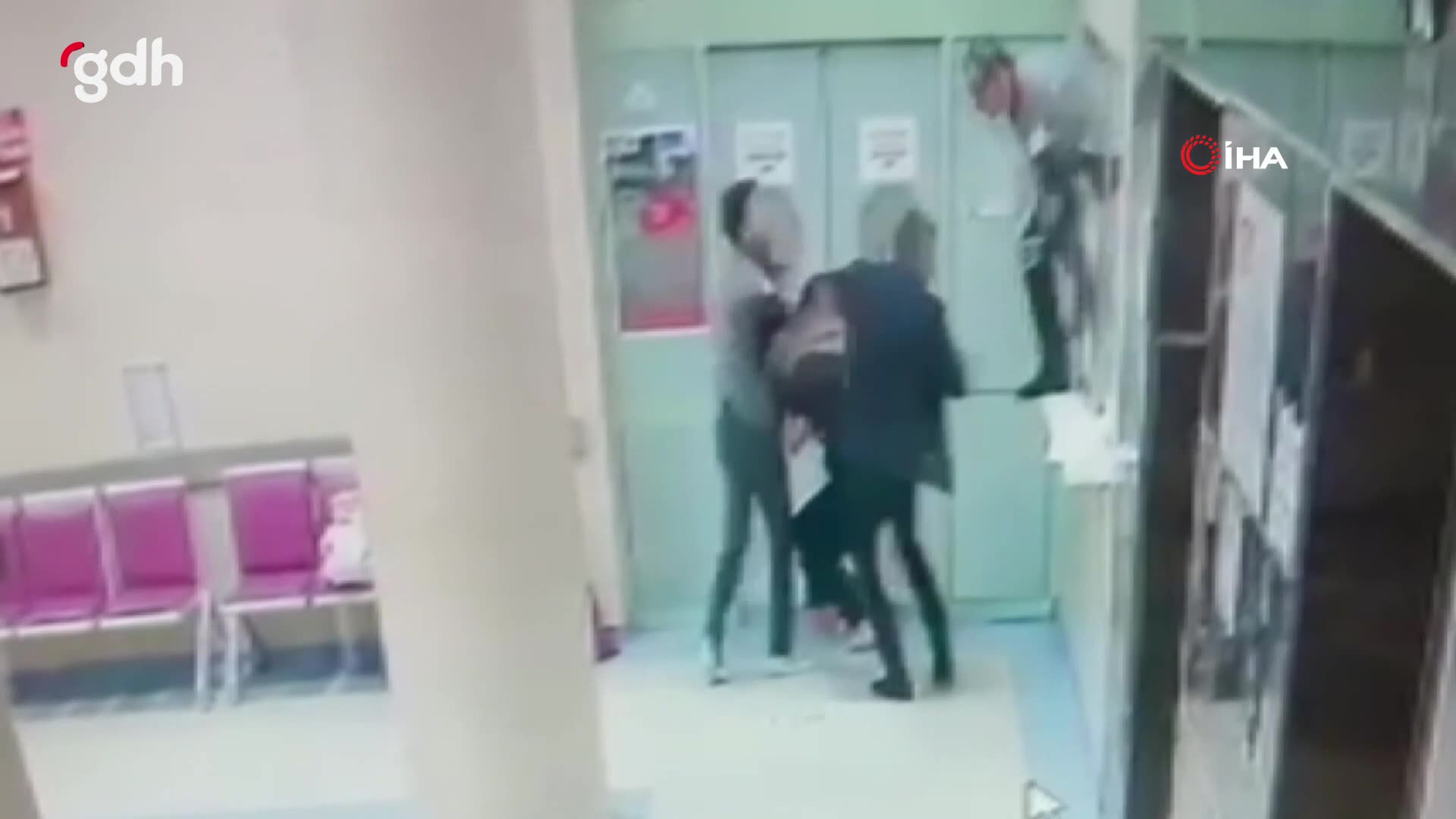 Hasta Yakını Doktora Saldırdı, Ev Hapsine Çarptırıldı