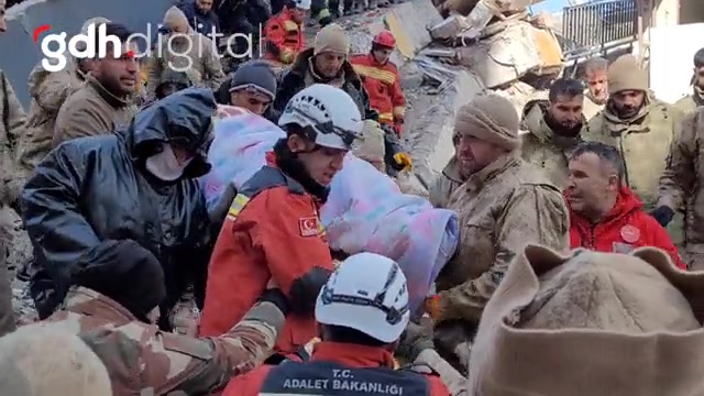 Kahramanmaraş'ta 25 yaşındaki kadın 35 saat sonra kurtarıldı