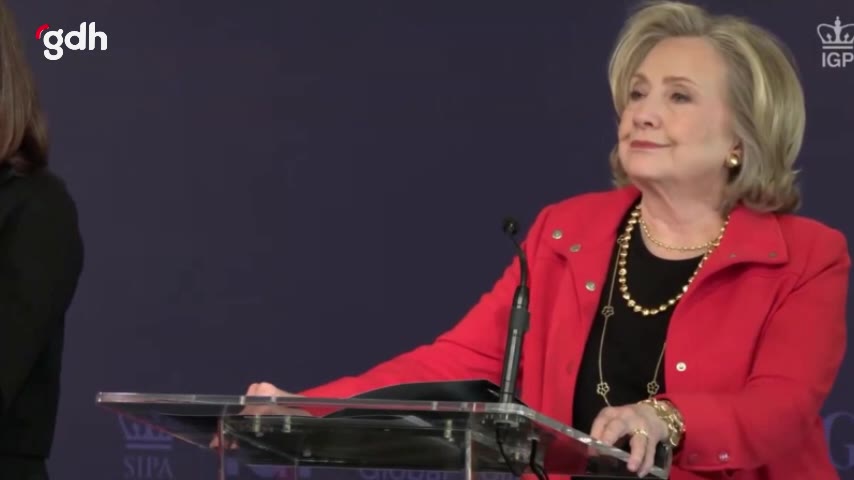 Hillary Clinton, Columbia'da "savaş suçlusu" diye protesto edildi