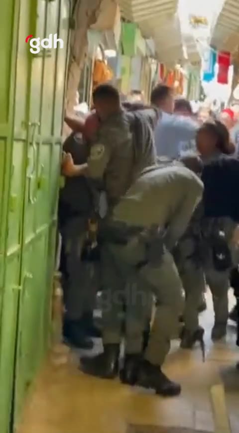 İsrail polisi, Kudüs'te Hristiyanları dövdü