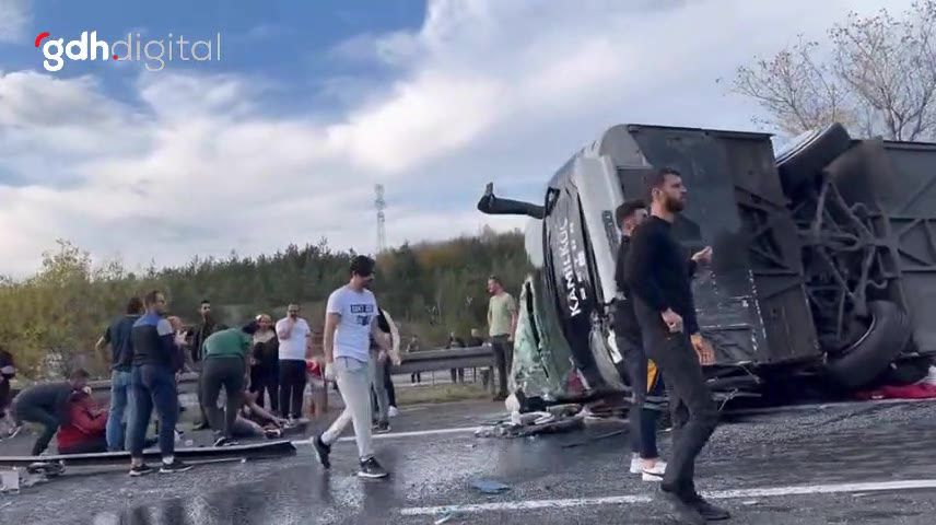 Bolu'da Kamil Koç otobüsü devrildi, çok sayıda yaralı var
