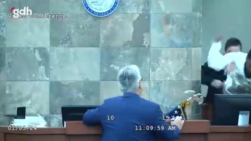 Yargıç’a saldıran Deobra Redden'in cezası ertelendi mi?