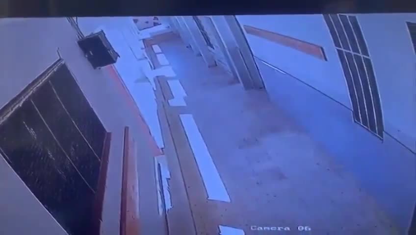 İsrail askerleri Nablus'taki okulda 4 öğrenciyi gözaltına aldı