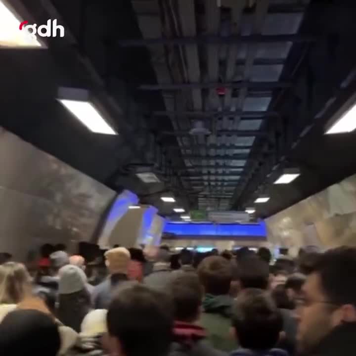 Mecidiyeköy metro istasyonundaki merdiven arızası devam ediyor