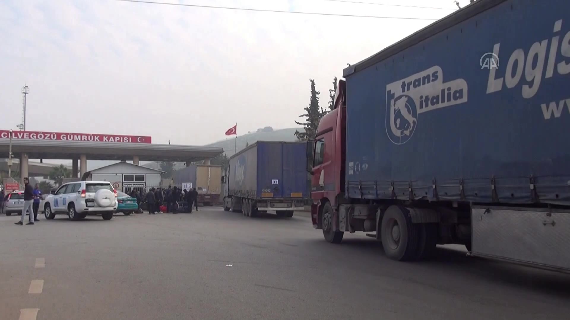 BM, İdlib'e 37 tır insani yardım göndermiştir