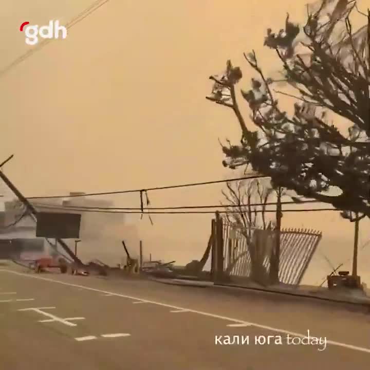 Malibu'daki lüks evler yangında tamamen kül oldu