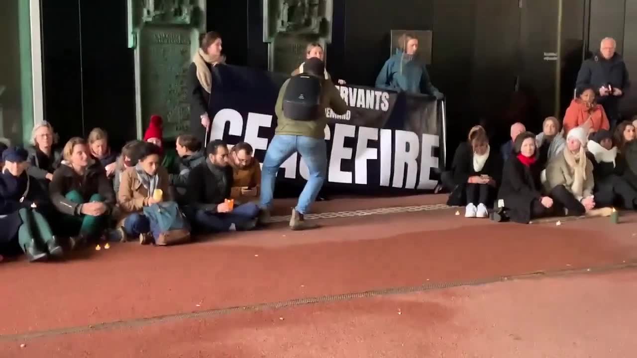 Hollanda Dışişleri Bakanlığı'nda Gazze için ateşkes eylemi
