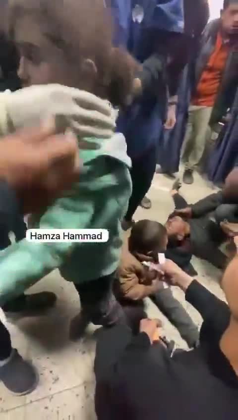 İsrail'in Rimal'deki hava saldırısında çocuklar yaralandı