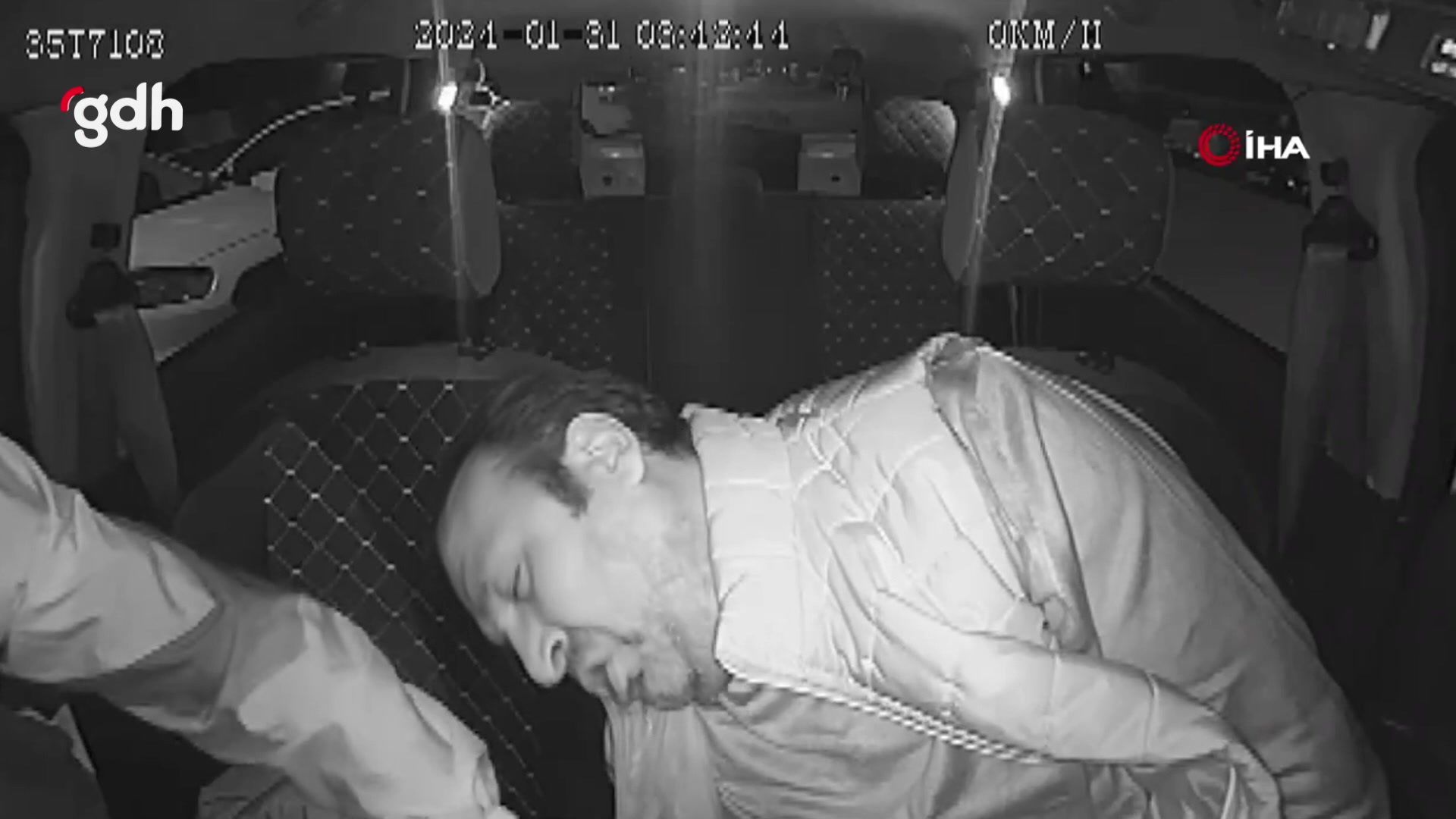 İzmir'de taksi şoförüne yolcu tarafından silahlı saldırı!