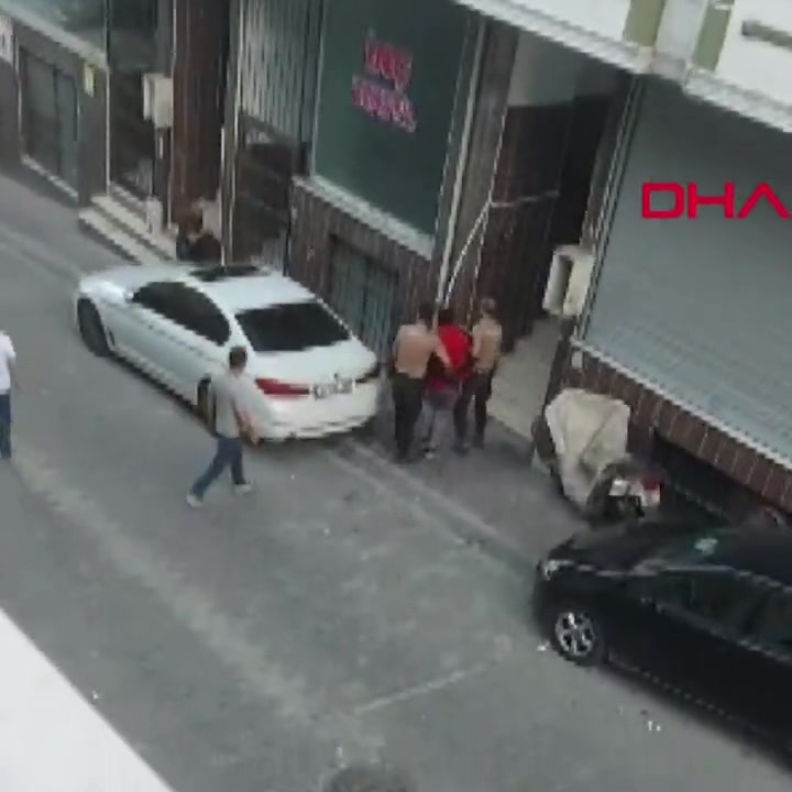 Esenyurt'ta hırsız, 'hayalet ekran' çalarken yakalandı