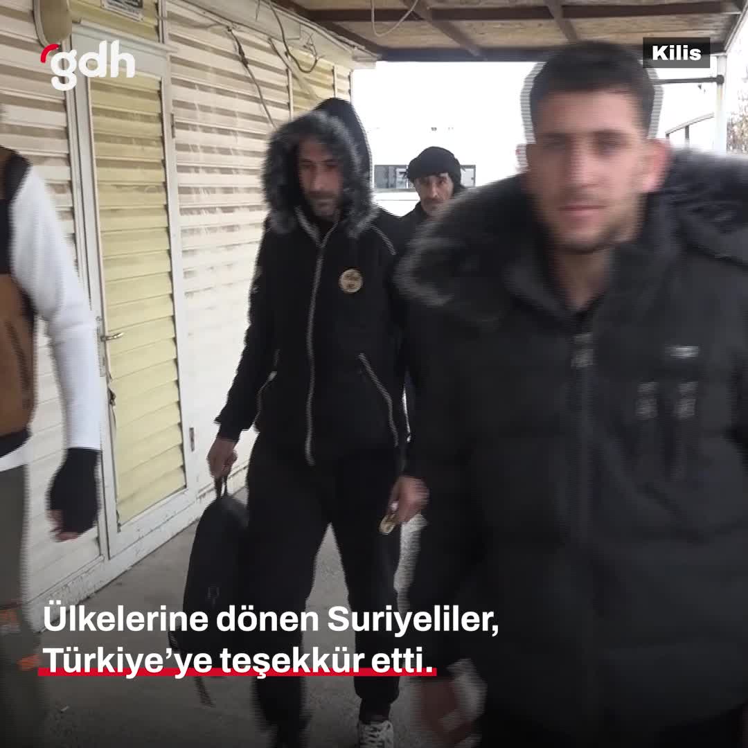 Suriyeliler Türkiye'ye teşekkür ederek ülkelerine döndü