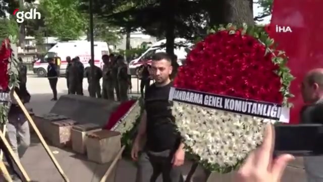 Şehit Uzman Çavuşa cenaze çelengi tepkisi; Kılıçdaroğlu'nunki parçalandı