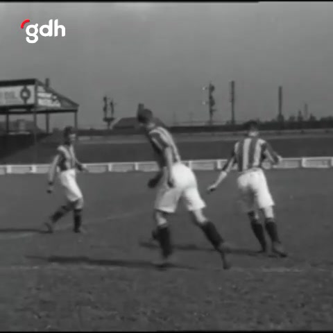1930 ve Günümüzde Hull City Futbol Antrenmanı Karşılaştırması