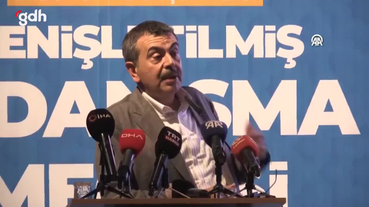 Ertuğrul Özkök: Bakan, tarikatları okullara sokmak mı istiyorsun?