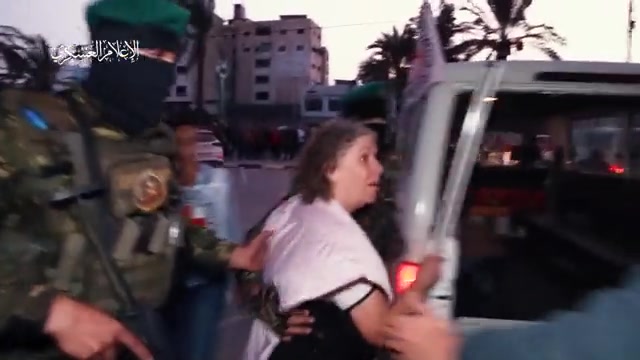 El Kassam Tugayları, İsrailli esirlerin teslim anlarını paylaştı