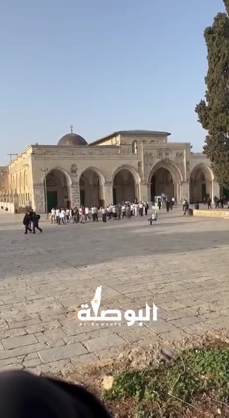 İsrail korumasındaki fanatik Yahudiler Mescid-i Aksa'ya baskın yaptı