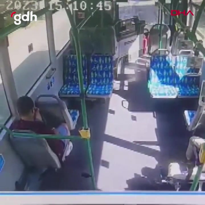 Başakşehir'deki geri kayan İETT otobüsünün kazası görüntülendi