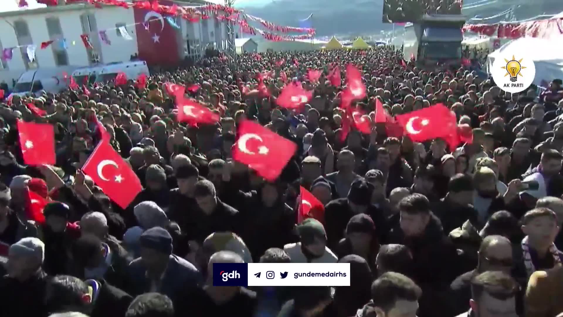 Bahçeli: Hizmeti karalayanlara fırsat vermemeliyiz